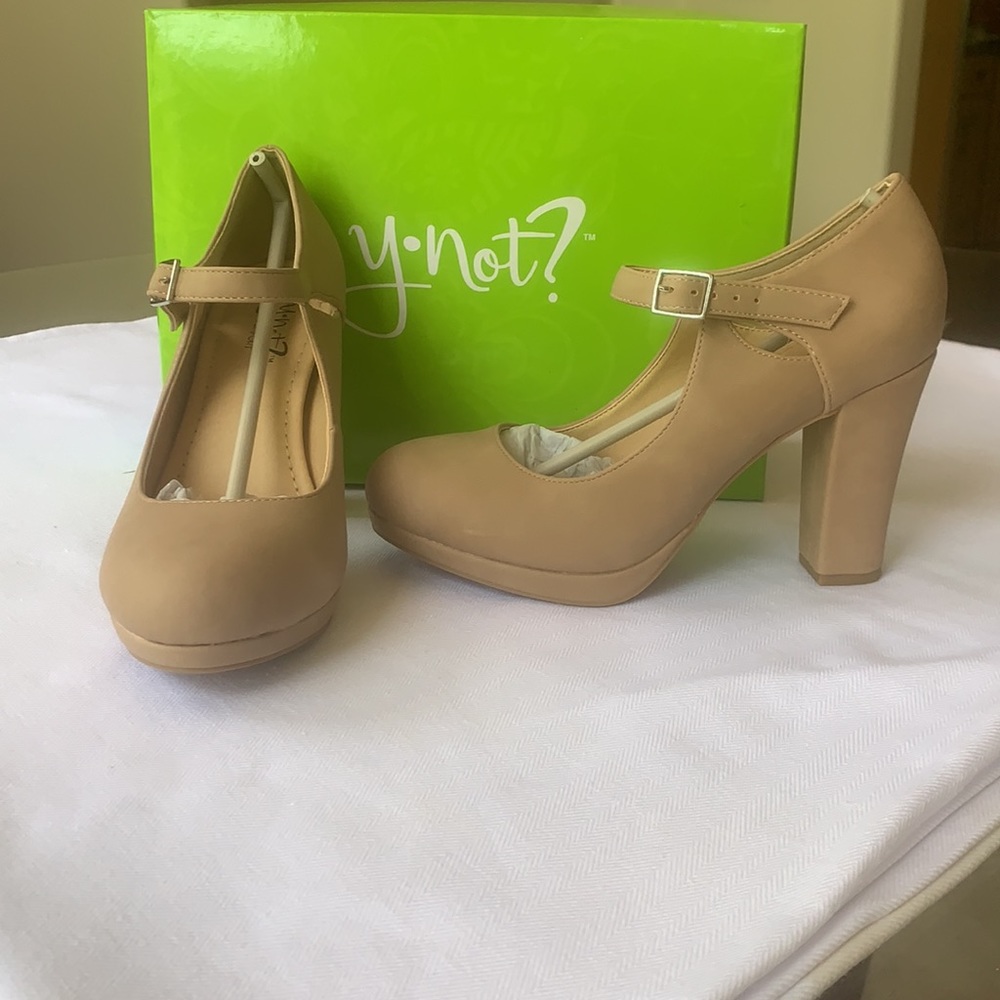 👠 ladies tan platform heels😃EUC- worn once!!